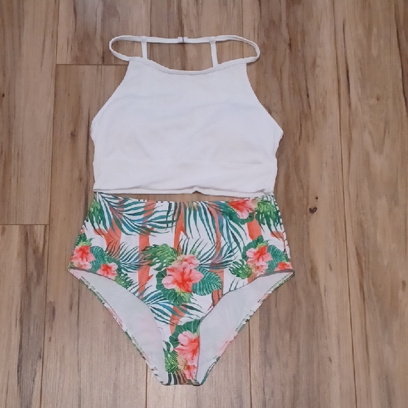 Amazon Other - B2 - Amazon White and Floral Bikini Set